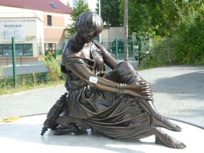 null James PRADIER (1790-1852)- Femme assise- Sujet en bronze patiné- Signé sur le...