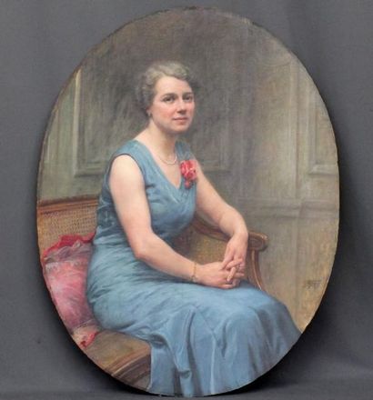 null TOLLET Tony- ( né en 1857-1953 ) Portrait d’une élégante- Huile sur panneau...