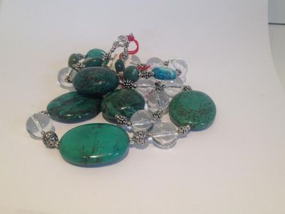 null Collier recomposé selon la tradition de perles de turquoises, cristal de roche,...