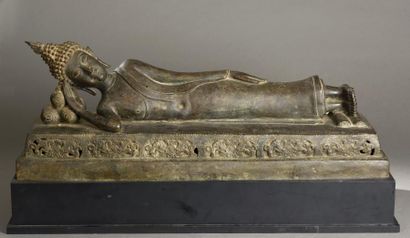 null Parinirvâna Buddha, allongé sur son lit avant le grand départ vers le nirvana...