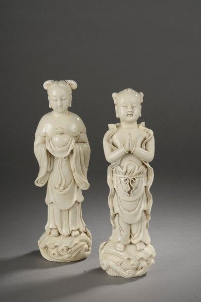 null Paire de donateurs en porcelaine blanc de chine de Dehua. Chine. Dynastie Qing....