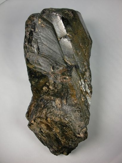 Minéralogie Colombite (probablement ferro-colombite) Région de Manakana, Ouest de...