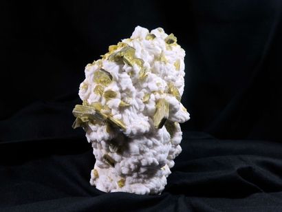 Minéralogie Mica muscovite sur albite, Minas Gerais, Brésil

Très bel exemplaire...