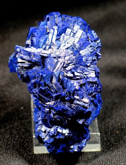 Minéralogie Azurite. Shilu mine, Yangchun, Guandong, Chine. Nodule composé de cristaux...