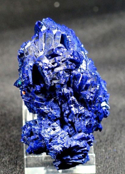 Minéralogie Azurite. Shilu mine, Yangchun, Guandong, Chine. Nodule composé de cristaux...