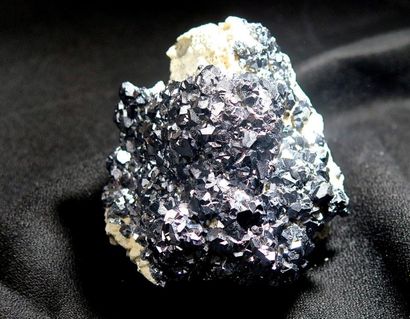 Minéralogie Galène, Mine Gibraltar, Naïca, état de Chihuahua, Mexique. Ce petit dôme...