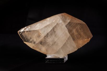 Minéralogie Calcite Elmwood Tennessee( USA)

17x10x6cm

Monocristral scalénoédre...