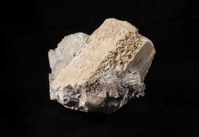 Minéralogie Morganite Cleavelandite sur Orthose, Micas -Minas Gerais ( Brésil) 

24x30x23cm

Belle...