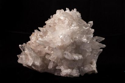 Minéralogie Quartz (Russie)

22x20x18cm

Interessante cristallisation polysynthétique...