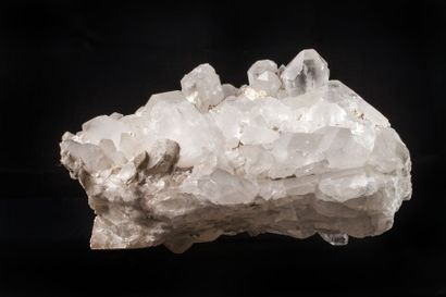 Minéralogie Quartz peignes (Chine)

27x20x18cm

Pièce de cristaux quartz de l’Himalaya,...