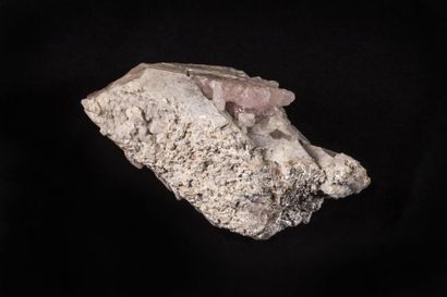 Minéralogie Quartz Rose (Minas gérais Bresil) 

15x8x8cm

Le quartz rose est toujours...