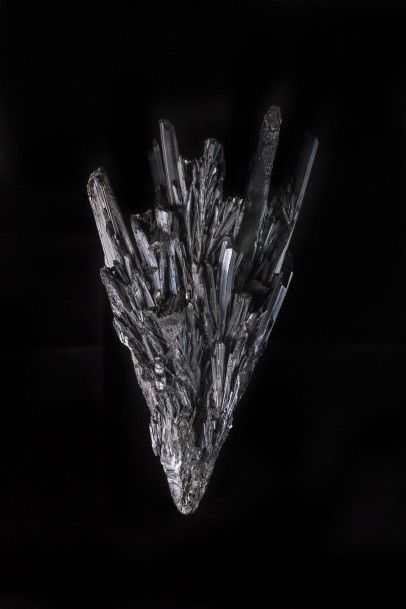 Minéralogie Stibnite Mine de Wuling Préfecture de Jinjiang (Chine ou Japon ?)

21x12x7cm

Gerbe...