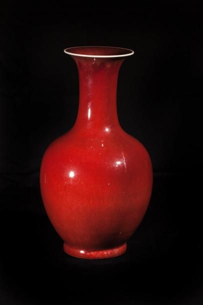 Arts d'Asie Vase balustre langyao en porcelaine à glaçure monochrome rouge sang de...