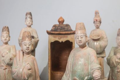 Arts d'Asie Procession composée d'un palanquin et de huit personnages, serviteurs...