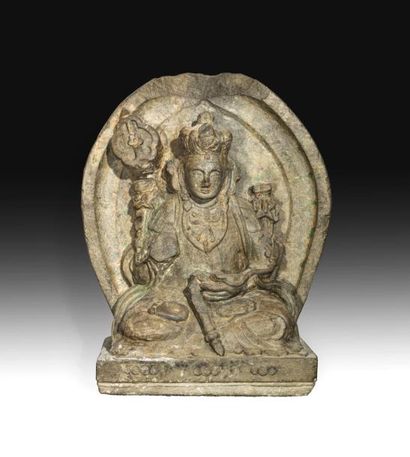 Arts d'Asie Stèle Bouddhique illustrant Chenresi Lokeshvara assis en méditation tenant...