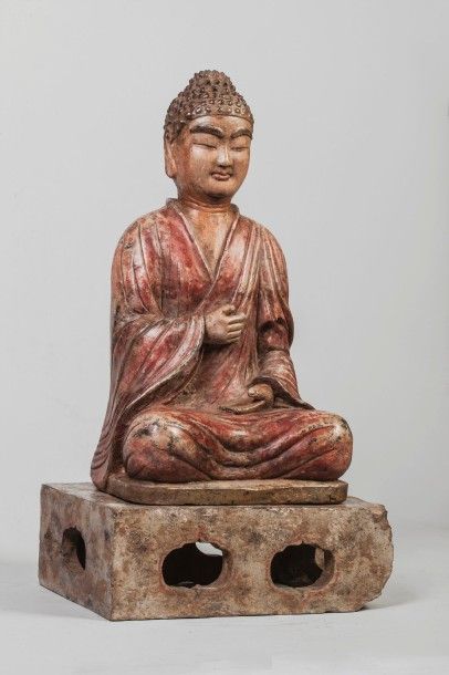 Arts d'Asie Bouddha assis en méditation sur un socle, vêtu de la robe monastique...