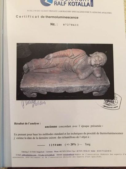 Arts d'Asie Paire de Lohans vêtus d'une robe monastique couchés sur leur lit la tête...