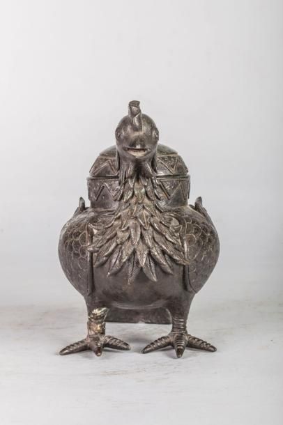 Arts d'Asie Récipient zoomorphe couvert illustrant un Phoenix. Bronze. Chine. Dynastie...