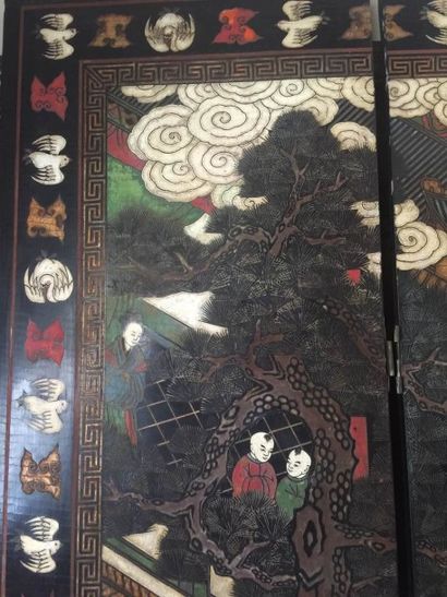 Arts d'Asie Paravent en laque de Coromandel à 8 feuilles doubles faces gravées et...