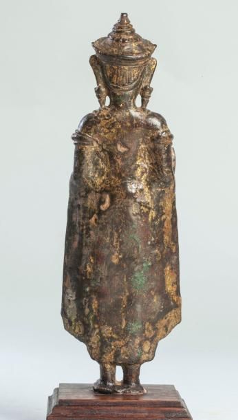 Arts d'Asie Buddha debout de la robe monastique à pans déployés ceinturé à la taille...