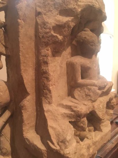 Arts d'Asie Haut relief de temple illustré de Mahâvîra, le prophète Jaïn nu debout...