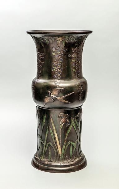 Arts d'Asie Vase cylindrique à panse renflée formant ceinture, moulé de glycine,...