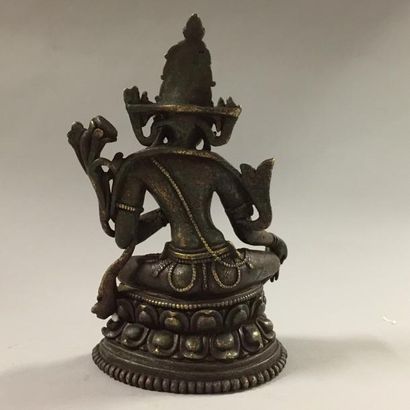 Arts d'Asie Le Boddhisattva Lokeshvara assis en lalitasana sur un double socle lotiforme...