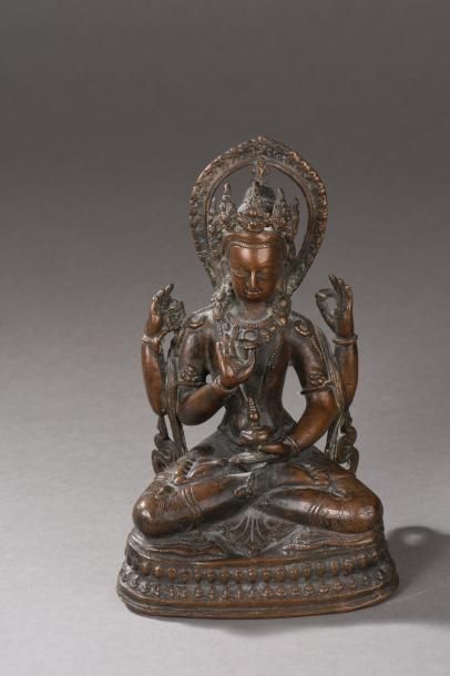 Arts d'Asie Le Buddha Amitayus assis en vajrasana sur un double socle lotiforme sous...