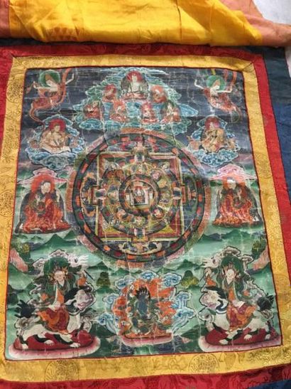 Arts d'Asie Tanka Mandala . Pigments polychromes sur toile. Tibet. 60x50cm. Avec...