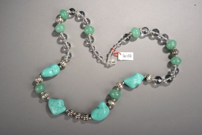 Arts d'Asie Collier recomposé selon la tradition de 4 turquoises brutes , perles...