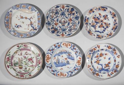 Arts d'Asie Suite de six assiettes en porcelaine imari de la Compagnie des Indes...