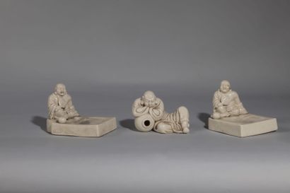 Arts d'Asie Ensemble d'objets de Lettre : suite de deux palettes à encre et d'un...