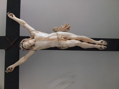 MOA Christ en croix en ivoire- XVIIIème croix en buis