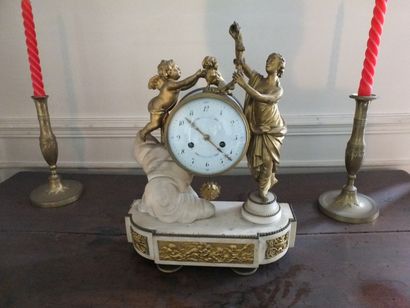 TABLEAUX Pendule en régule doré et marbre blanc- XIXème 