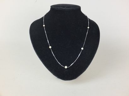 BIJOUX Collier en or gris, quatre perles de culture, PB 5,9g