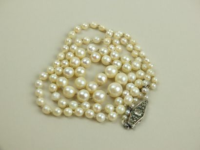 BIJOUX Collier perles de culture en chute, fermoir en argent, PB 15,5g