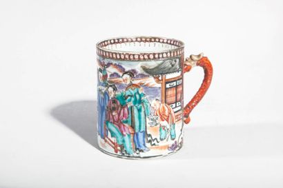 null Mug en porcelaine de la famille rose de la Compagnie des Indes décoré d'une...