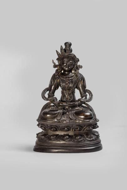 null Boddhisattva assis en méditation. Bronze. Chine. Dynastie Ming. 1368 à 1644....