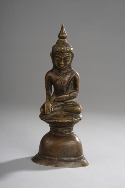 null Buddha Maravijaya. Bronze. Birmanie. 18 ème siècle. 18cm