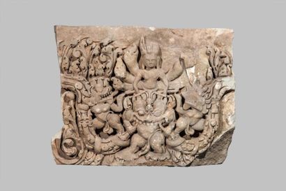 null Frise de sanctuaire illustrant Vishnu sous la forme de Buddha mucilinda abrité...