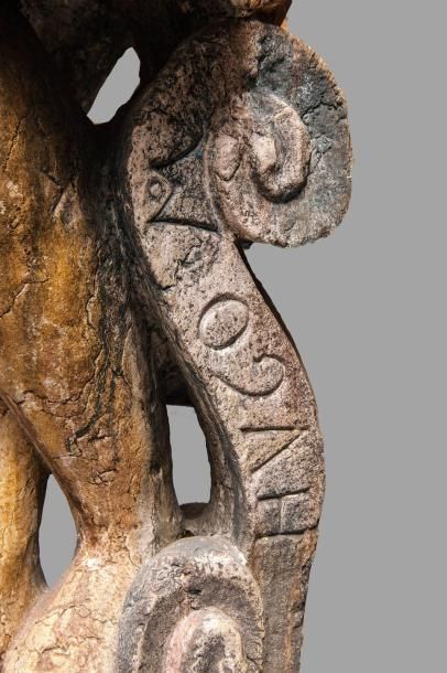 null Importante statue en pierre marbrière de Vérone- Posée sur une console à volutes-...