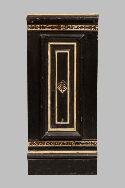 null Huit pilastres surmontés de miroirs églomisés. Italie, XIXème. Dim. 280 x 39cm-...