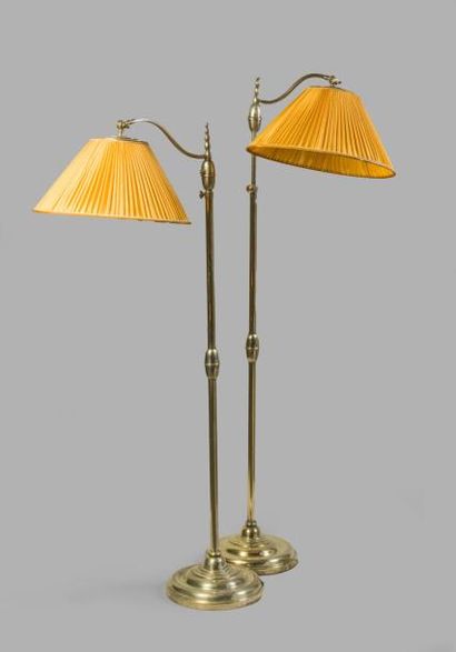 null VALENTI (Barcelona since 1798), deux lampadaires en métal argenté perlé - Circa...