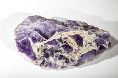 null Brèche de cristaux d'améthyste violets, matrice blanchâtre. 23x12x6 cm.