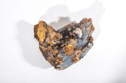 null Baryte bleu et limonite, Maroc. 10x10x3 cm. 