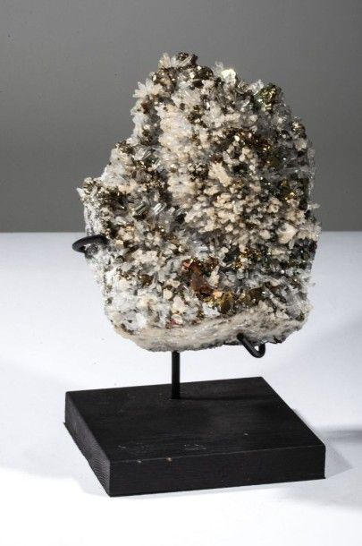null Bloc de quartz aciculaire , pyrite et chalcopyrite, Bulgarie. 17x12x8 cm. 