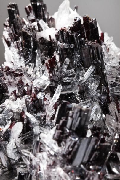 null Important bloc d'hubnérite - cristaux de 12/13 cm - avec très nombreux cristaux...