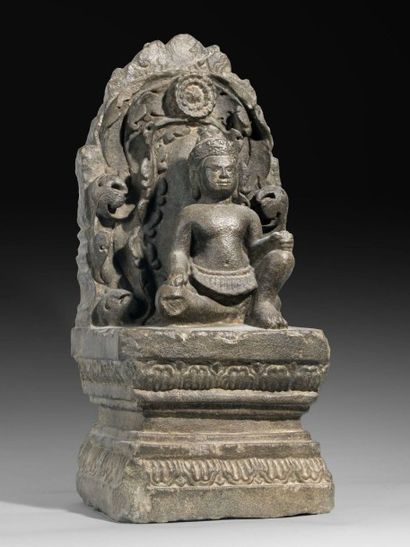 null Stèle illustrant Vishvakharman – Vishnu sous la forme du grand bâtisseur de...