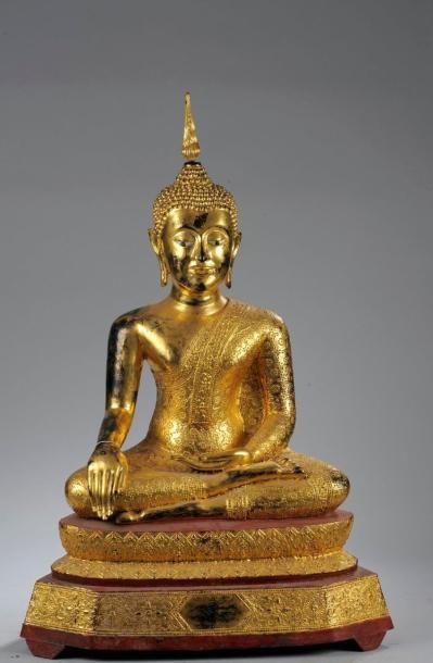 null Buddha Maravijaya assis en virasana et bumishparshamudra sur une base lotiforme...