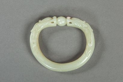 null Bracelet de jade à décor de dragons. Chine. Dynastie Qing. 19 ème siècle. 8...